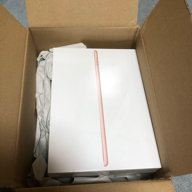 Apple(アップル)のiPad MW782J/A 128GB ゴールド　新品　未開封 スマホ/家電/カメラのPC/タブレット(タブレット)の商品写真