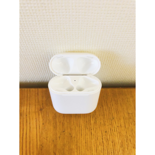 Apple(アップル)の【値下げ交渉可】Apple AirPods(第2世代) エアポッズ スマホ/家電/カメラのオーディオ機器(ヘッドフォン/イヤフォン)の商品写真