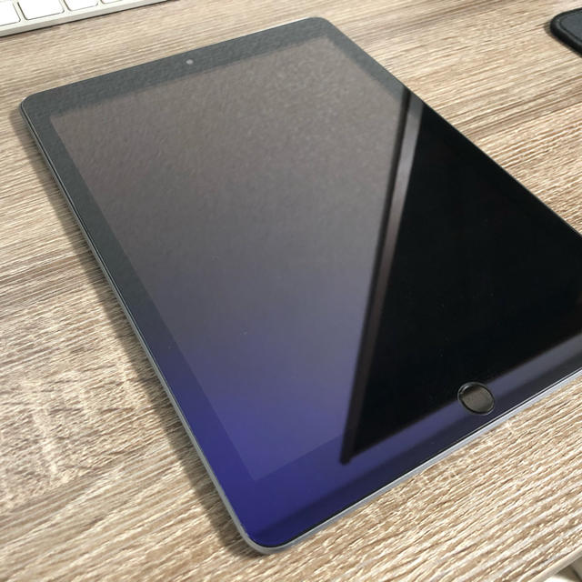 Apple(アップル)のiPad 第6世代　32GB 美品 スマホ/家電/カメラのPC/タブレット(タブレット)の商品写真