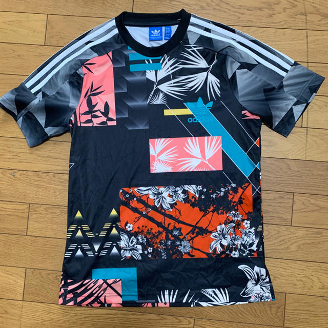 adidas(アディダス)のTシャツ　トレーニングシャツ スポーツ/アウトドアのサッカー/フットサル(ウェア)の商品写真