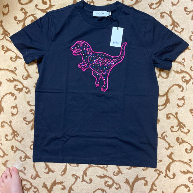 新品タグ付きcoachレキシーTシャツのサムネイル