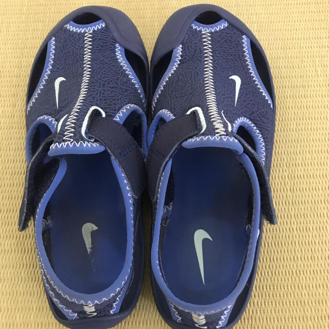 NIKE(ナイキ)のナイキ　サンダル　18㎝　キッズ キッズ/ベビー/マタニティのキッズ靴/シューズ(15cm~)(サンダル)の商品写真