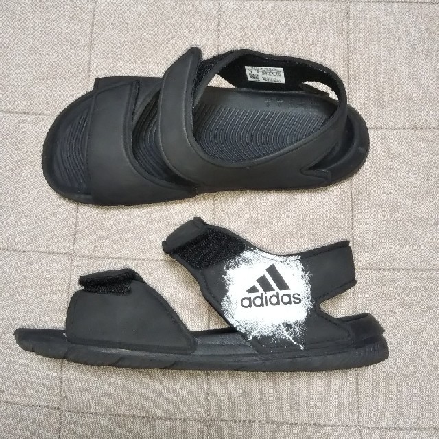 adidas(アディダス)の中古　アディダス　キッズサンダル　20センチ キッズ/ベビー/マタニティのキッズ靴/シューズ(15cm~)(サンダル)の商品写真