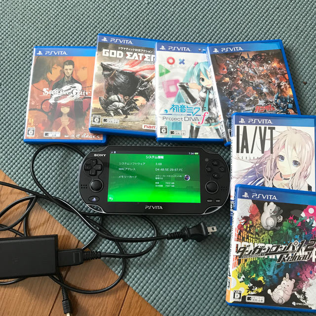 ps vita 型番1000 ソフトとメモリ8GB付