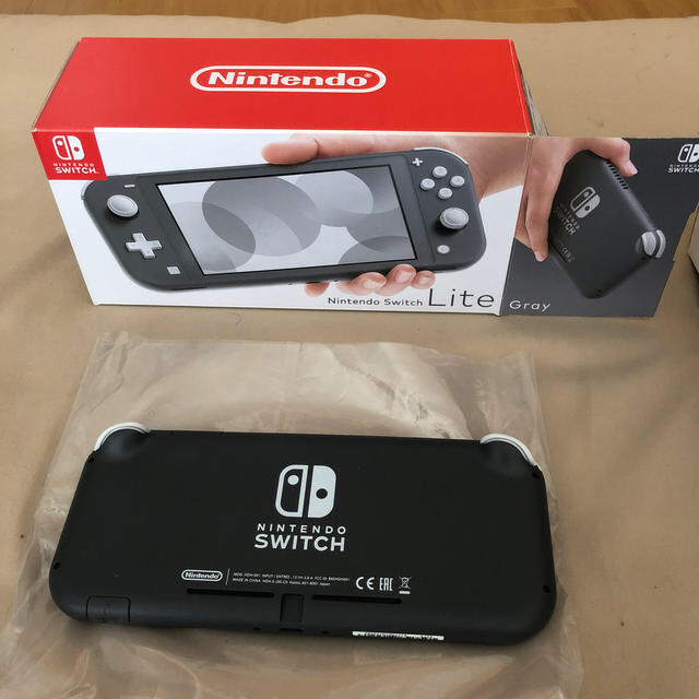 Nintendo Switch Liteグレー　1000円相当フィルム貼り付け済 エンタメ/ホビーのゲームソフト/ゲーム機本体(家庭用ゲーム機本体)の商品写真