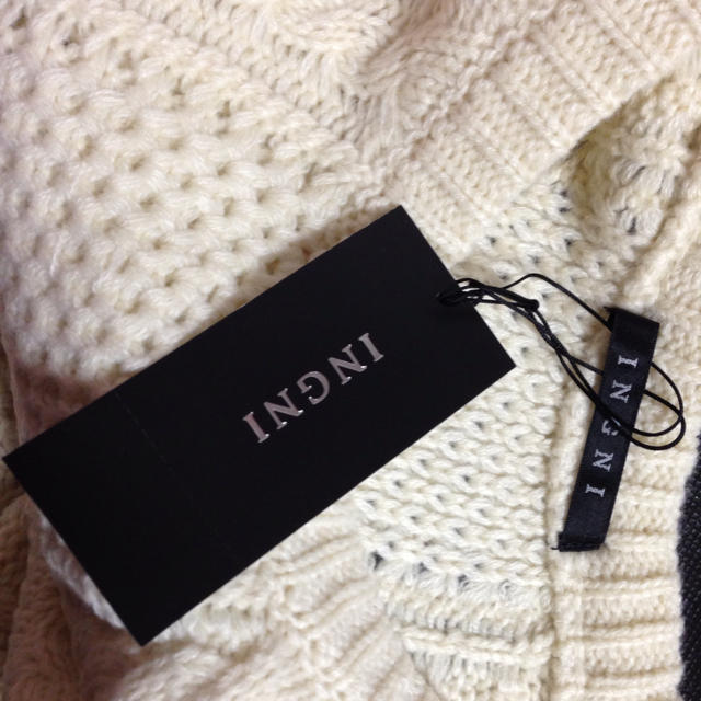 INGNI(イング)のＩＮＧＮＩ 白ニット レディースのトップス(ニット/セーター)の商品写真