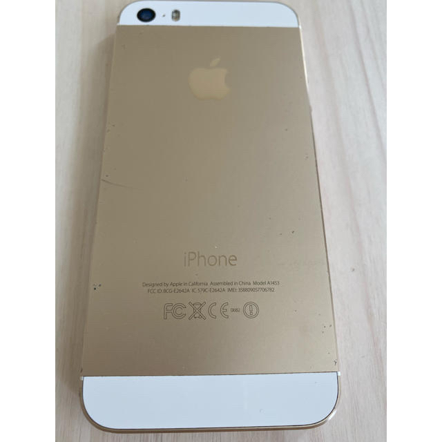Apple(アップル)のiPhone5s 16GB ゴールド　au スマホ/家電/カメラのスマートフォン/携帯電話(スマートフォン本体)の商品写真