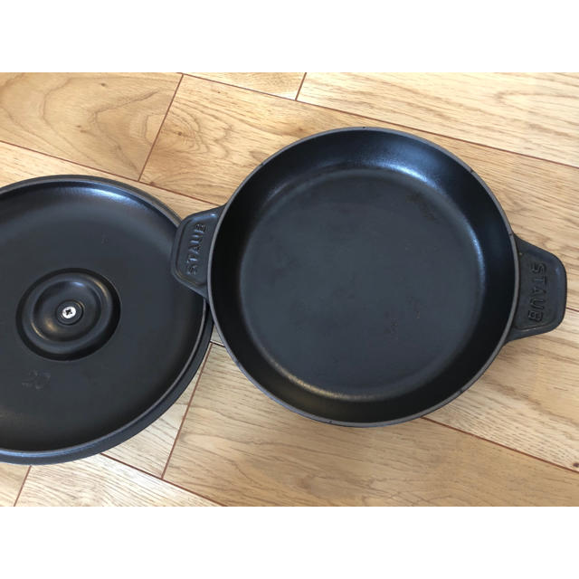 STAUB(ストウブ)のはれ様専用☆staub ストウブ　ホットプレート　20cm 20 インテリア/住まい/日用品のキッチン/食器(鍋/フライパン)の商品写真