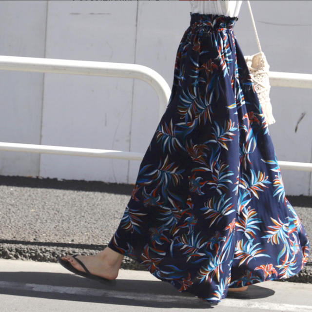 ZARA(ザラ)のボタニカル柄フレアロングスカートcocaオリジナル レディースのスカート(ロングスカート)の商品写真
