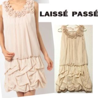 レッセパッセ(LAISSE PASSE)の定価22000円♡フラワードレス(ミディアムドレス)