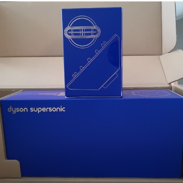 Dyson(ダイソン)の【新品】Dyson supersonic ionic ドライヤー HD01ULF スマホ/家電/カメラの美容/健康(ドライヤー)の商品写真