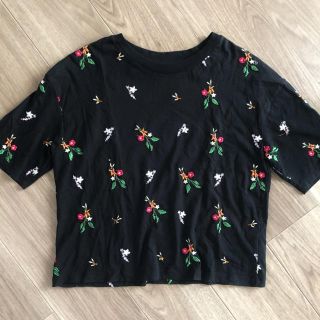 ザラ(ZARA)のZARA  フラワー刺繍  Tシャツ  カットソー(Tシャツ/カットソー(半袖/袖なし))