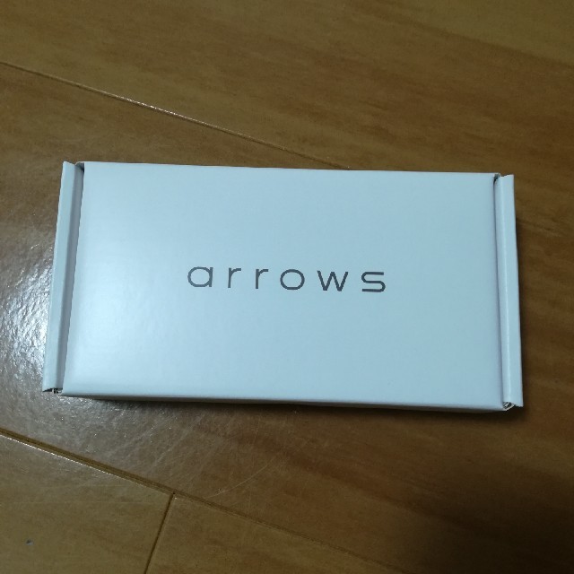 富士通(フジツウ)の新品未使用　arrows M05　ホワイト スマホ/家電/カメラのスマートフォン/携帯電話(スマートフォン本体)の商品写真