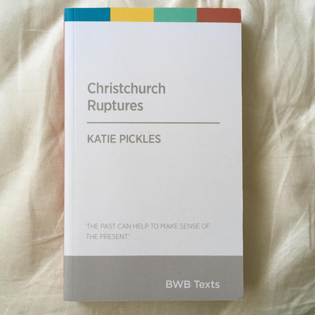 Christchurch Ruptures 値下げ可能 洋書 新書 エンタメ/ホビーの本(洋書)の商品写真