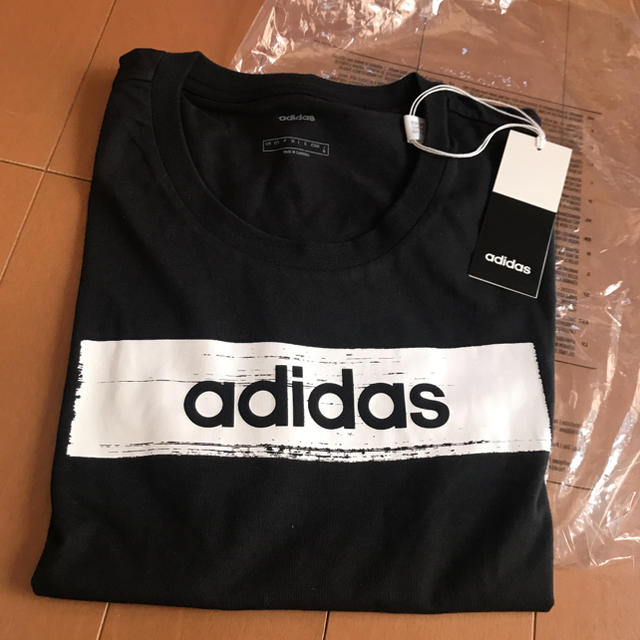 adidas(アディダス)の新品adidas ボックスグラフィックTシャツ 〜Sサイズ〜レディース レディースのトップス(Tシャツ(半袖/袖なし))の商品写真