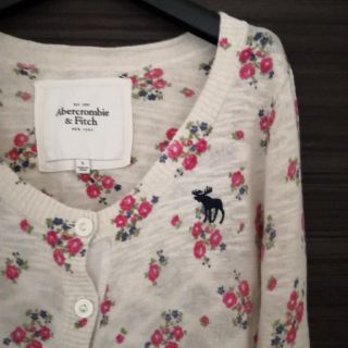 アバクロンビーアンドフィッチ(Abercrombie&Fitch)の美品送料込！アバクロンビー＆フィッチ アバクロムース刺繍花柄カーディガン(カーディガン)