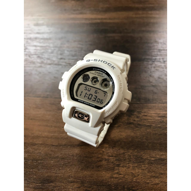 G-SHOCK ホワイト　デジタル時計