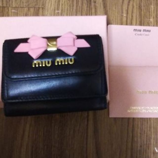 miumiu リボン付レザー財布