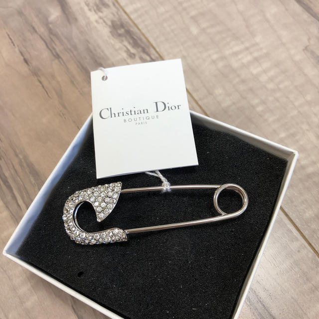 Christian Dior(クリスチャンディオール)のChristian Dior ブローチ レディースのアクセサリー(ブローチ/コサージュ)の商品写真