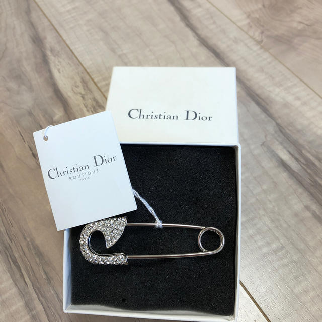 Christian Dior(クリスチャンディオール)のChristian Dior ブローチ レディースのアクセサリー(ブローチ/コサージュ)の商品写真