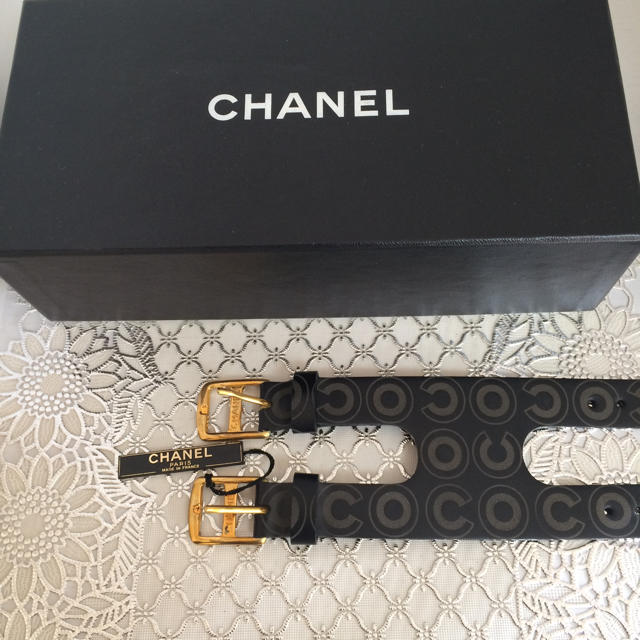 CHANEL(シャネル)のサービス品新品 シャネル レザーバングル レディースのアクセサリー(ブレスレット/バングル)の商品写真