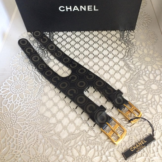 CHANEL(シャネル)のサービス品新品 シャネル レザーバングル レディースのアクセサリー(ブレスレット/バングル)の商品写真