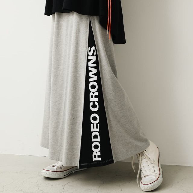 RODEO CROWNS WIDE BOWL(ロデオクラウンズワイドボウル)の新品グレー ROGOサイドスリットスカート レディースのスカート(ロングスカート)の商品写真