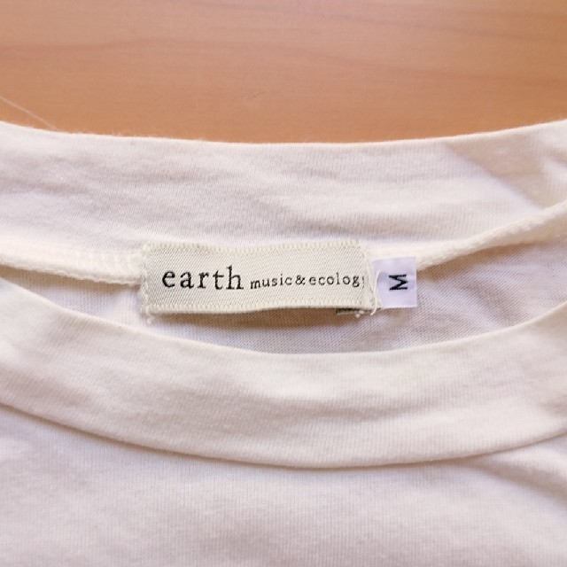 earth music & ecology(アースミュージックアンドエコロジー)の白Tシャツ レディースのトップス(Tシャツ(半袖/袖なし))の商品写真