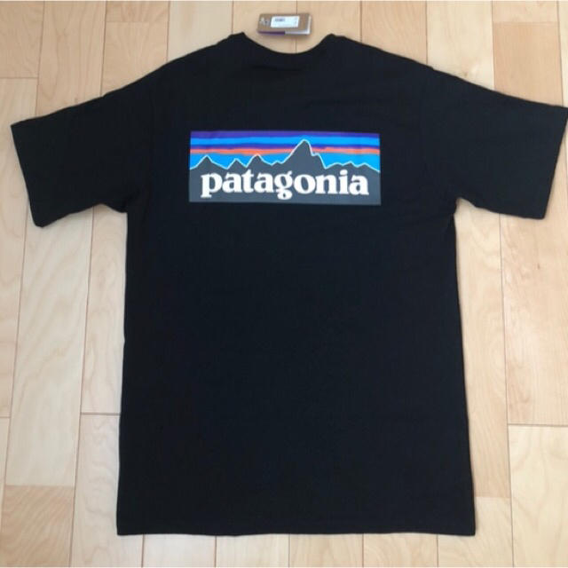 patagonia(パタゴニア)のパタゴニア  P-6 LOGO RESPONSIBILI-TEEブラックSサイズ メンズのトップス(Tシャツ/カットソー(半袖/袖なし))の商品写真