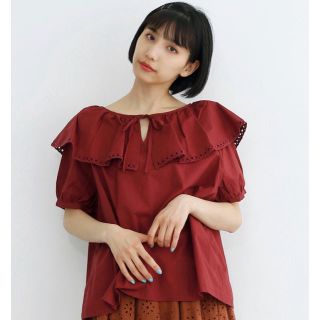 メルロー(merlot)のlala様専用　merlot フリルブラウス　新品未使用(シャツ/ブラウス(半袖/袖なし))