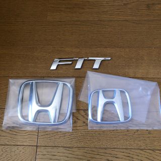 ホンダ(ホンダ)のHonda FIT シルバーエンブレムセット(車外アクセサリ)