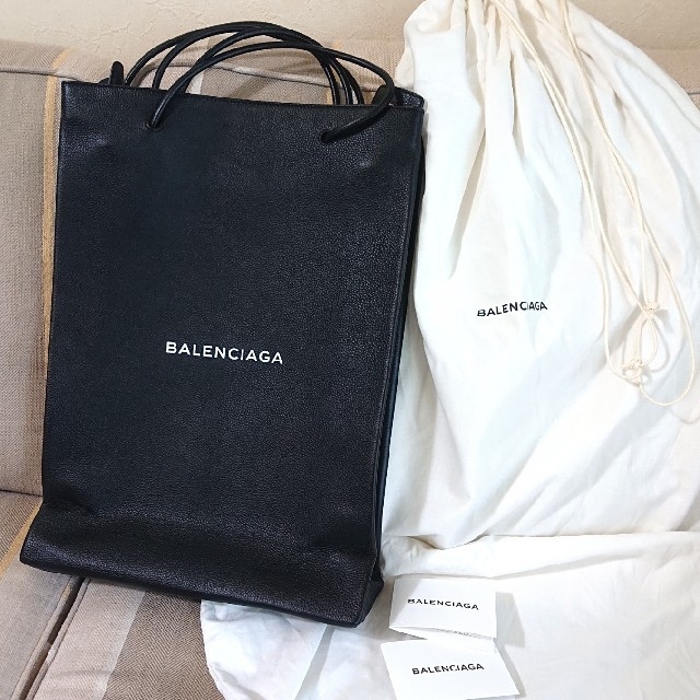 Balenciaga(バレンシアガ)の新品 BALENCIAGA バレンシアガ ノースサウス トートブラック レディースのバッグ(トートバッグ)の商品写真