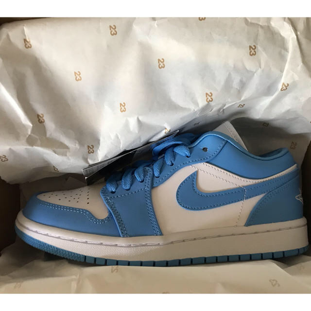 NIKE WMNS AIR JORDAN 1 LOW UNC