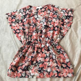 フォーエバートゥエンティーワン(FOREVER 21)の美品♡ 透け感可愛い花柄トップス　Forever21 (シャツ/ブラウス(半袖/袖なし))