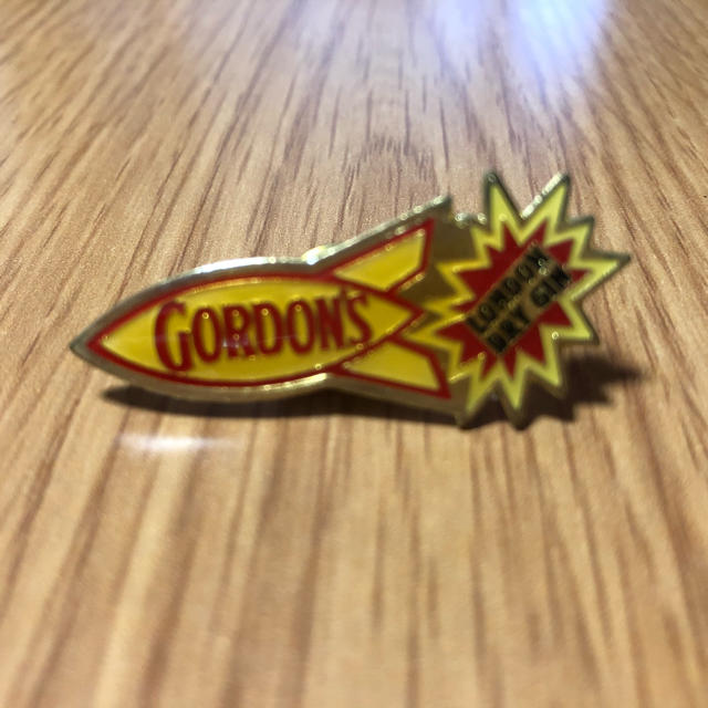 GORDON’S LONDON DRY GINのピンバッジ② エンタメ/ホビーのコレクション(ノベルティグッズ)の商品写真