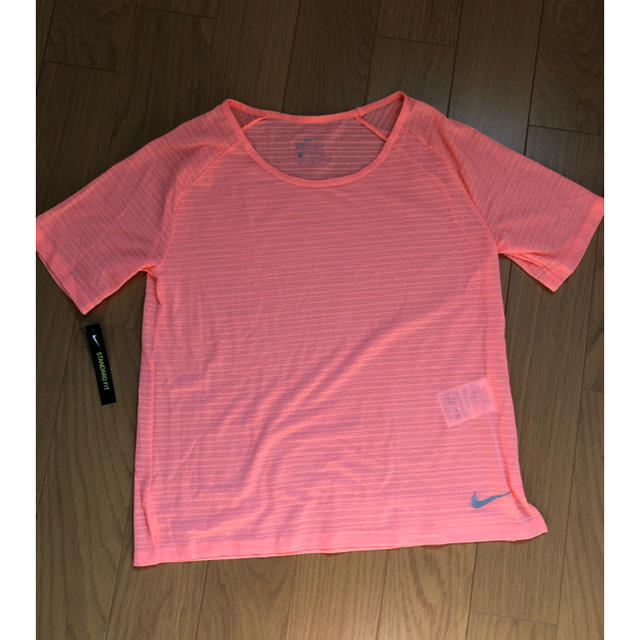 NIKE(ナイキ)のNIKE 重ね着できるTシャツ ランニング トップス レディースのトップス(Tシャツ(半袖/袖なし))の商品写真