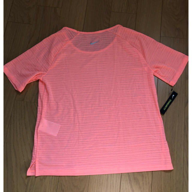 NIKE(ナイキ)のNIKE 重ね着できるTシャツ ランニング トップス レディースのトップス(Tシャツ(半袖/袖なし))の商品写真
