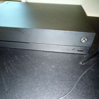 エックスボックス(Xbox)のXbox One X 1 TB (家庭用ゲーム機本体)