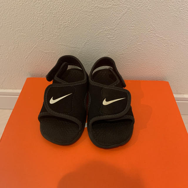 NIKE(ナイキ)のnike キッズサンダル キッズ/ベビー/マタニティのキッズ靴/シューズ(15cm~)(サンダル)の商品写真