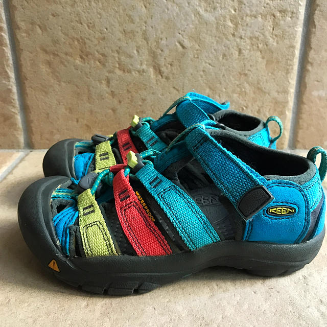 KEEN(キーン)のKEEN  ニューポートサンダル18.5cm  ブルー系　アウトドア　川遊び キッズ/ベビー/マタニティのキッズ靴/シューズ(15cm~)(サンダル)の商品写真