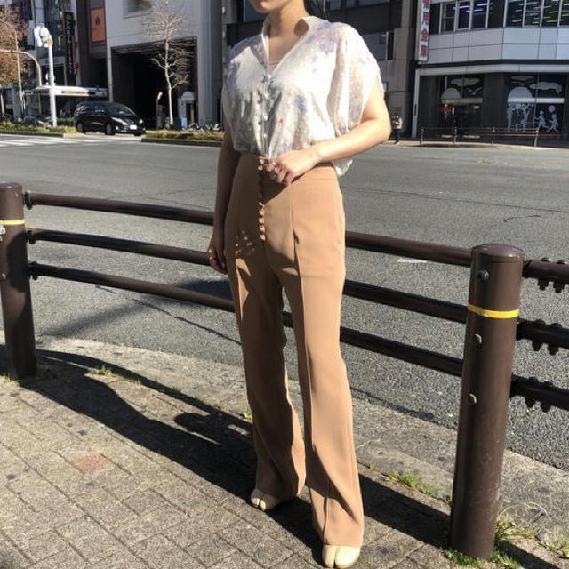 mame(マメ)のMAME High-Waisted Flare Pants レディースのパンツ(カジュアルパンツ)の商品写真