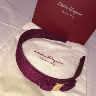 サルヴァトーレフェラガモ(Salvatore Ferragamo)のARu_様専用 フェラガモ カチューシャ 新品 ボルドー(カチューシャ)