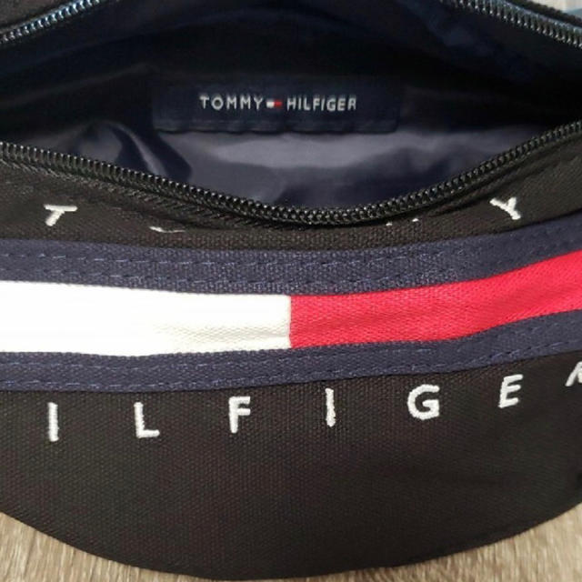 TOMMY HILFIGER(トミーヒルフィガー)のTOMMY HILFIGER ウエストポーチブラック 黒 新品未使用品  レディースのバッグ(ボディバッグ/ウエストポーチ)の商品写真