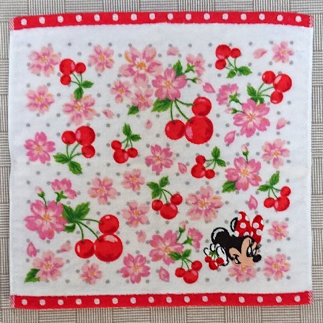 Disney(ディズニー)のミニー桜さくらんぼタオルハンカチ レディースのファッション小物(ハンカチ)の商品写真