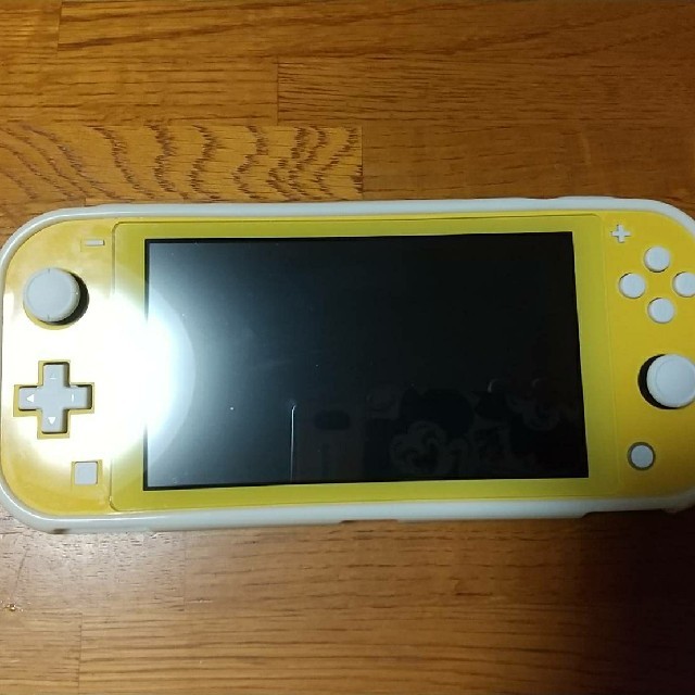 美品（値下げ中）　Nintendo  SwitchLite　イエロー