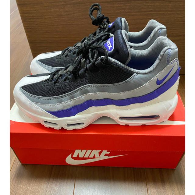 NIKE(ナイキ)の新品　NIKE AIR MAX 95 ESSENTIAL メンズの靴/シューズ(スニーカー)の商品写真