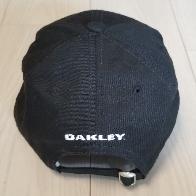 Oakley(オークリー)のOAKLEY ゴルフキャップ  ブラック  試着のみ スポーツ/アウトドアのゴルフ(その他)の商品写真
