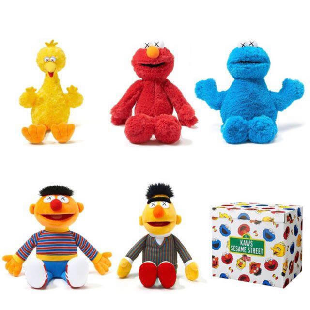 SESAME STREET(セサミストリート)の新品 UNIQLO × KAWS セサミストリートコンプリートボックス エンタメ/ホビーのおもちゃ/ぬいぐるみ(ぬいぐるみ)の商品写真