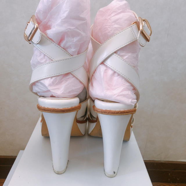 rienda(リエンダ)のリエンダ　ホワイト　サンダル レディースの靴/シューズ(サンダル)の商品写真