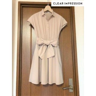 クリアインプレッション(CLEAR IMPRESSION)の新品同様クリアインプレッション★リボン付シャツワンピース　ベージュ(ひざ丈ワンピース)